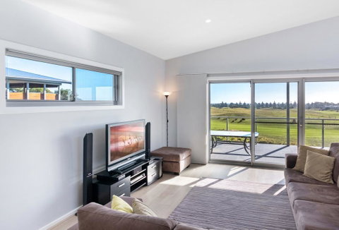 Time Away - 50 Turnberry Drive - Accommodation Rockhampton 1