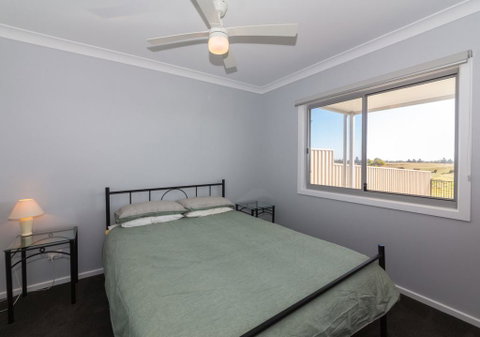 Time Away - 50 Turnberry Drive - Accommodation Rockhampton 0