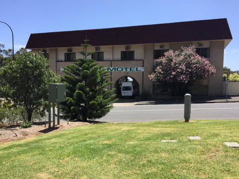 Tollgate Motel - Accommodation Rockhampton 0