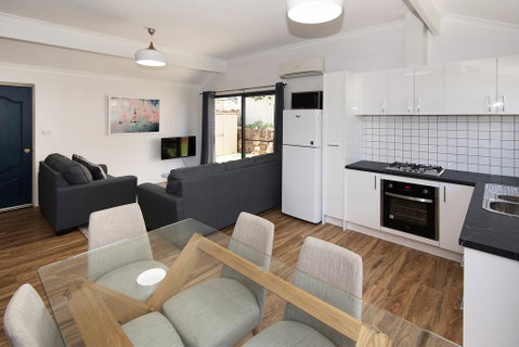 Tootys Place - Accommodation Rockhampton 0