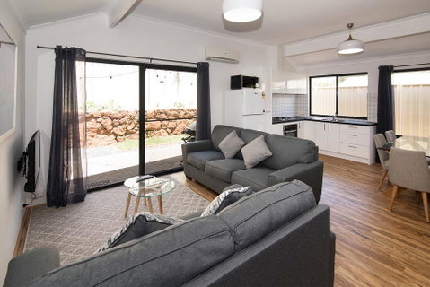 Tootys Place - Accommodation Rockhampton 2