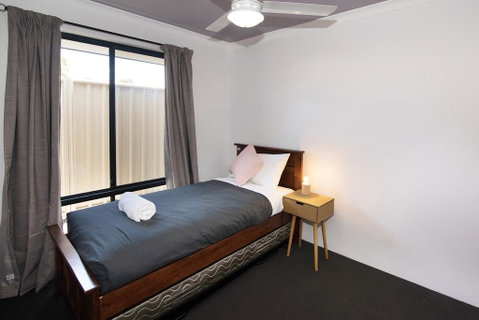Tootys Place - Accommodation Rockhampton 3