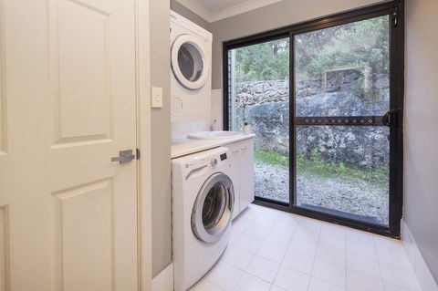 Top Of The Hill - Accommodation Rockhampton 3