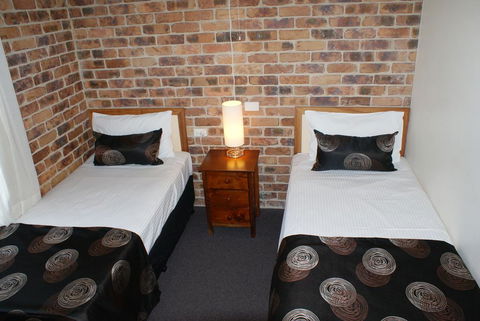 Toowong Villas - Accommodation Rockhampton 2