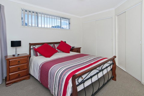 TOPVIEWS - 15Second Av BH - Accommodation Rockhampton 3