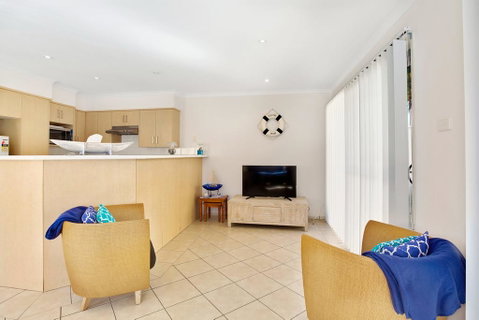 Townhouse In The Heart Of Port Stephens - Accommodation Rockhampton 3