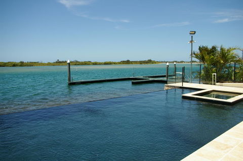 Trafalgar Towers - Accommodation Rockhampton 0
