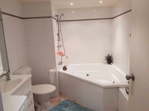 Trafalgar Towers - Accommodation Rockhampton 1