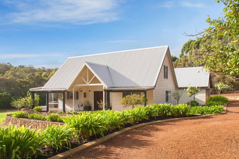Treehaus - Accommodation Rockhampton 3
