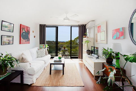 Treetop Retreat Five Minute Stroll To The Beach - Accommodation Rockhampton 0