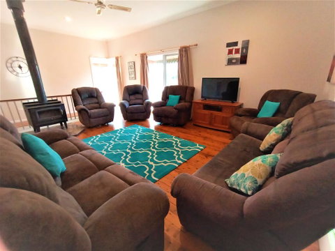 Treetops Escape - Accommodation Rockhampton 3
