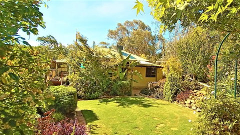 Treetops Escape - Accommodation Rockhampton 2