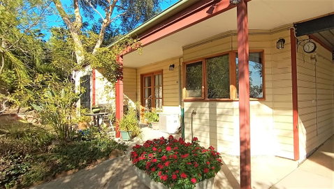Treetops Hideaway - Accommodation Rockhampton 0