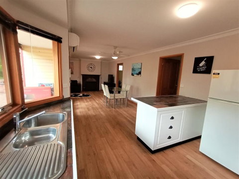 Treetops Hideaway - Accommodation Rockhampton 3