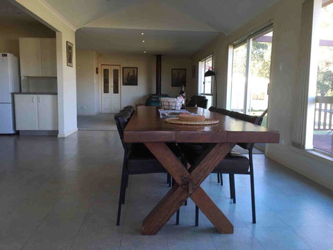 Trentham East Country Retreat - Accommodation Rockhampton 1