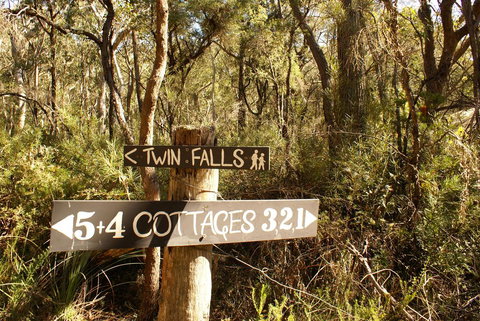 Twin Falls Bush Cottages - Accommodation Rockhampton 3