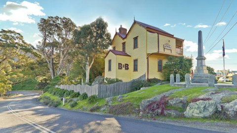 Two Story Bed And Breakfast - Accommodation Rockhampton 0