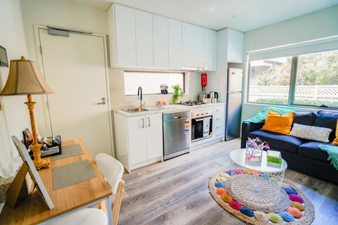 U1 Brunswick Living Brand New Apartment Close To Airport And CBD - Accommodation Rockhampton 0