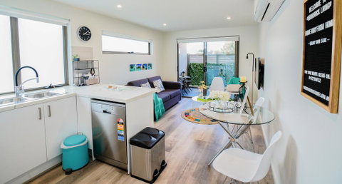 U101 Brunswick Living Brand New Deluxe Balcony Apartment Close To Airport And CBD - Accommodation Rockhampton 0