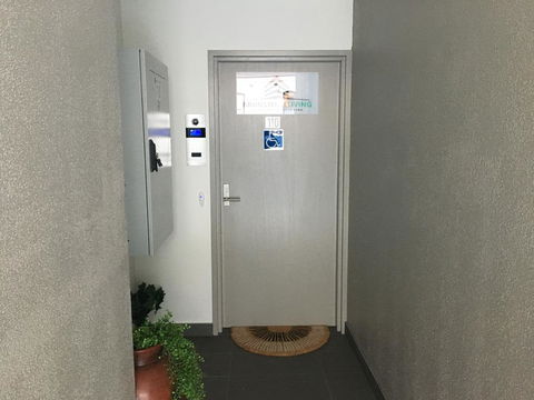 U201 Brunswick Living Brand New Deluxe Balcony Upper Floor Apartment Close To Airport And CBD - Accommodation Rockhampton 1