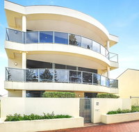 Ultimate Esplanade - 3 Storey Experience - WiFi - Accommodation Rockhampton