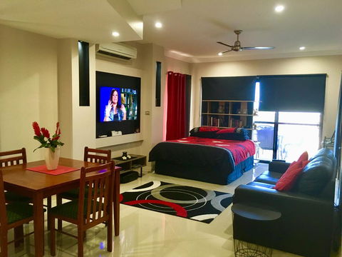 Ultra Modern Private Studio Room - Accommodation Rockhampton 2