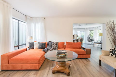ULTRA SPACIOUS STYLISH HOME IN PRESTONS - SYDNEY - Accommodation Rockhampton 0