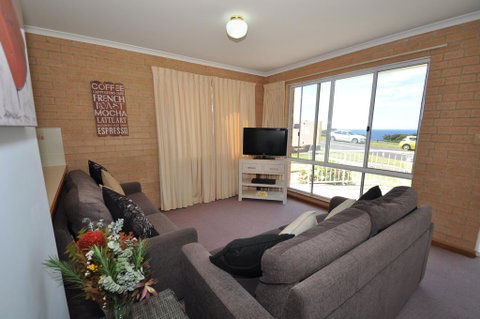 Unit 1, Countess Court - Accommodation Rockhampton 2