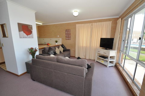 Unit 1, Countess Court - Accommodation Rockhampton 1