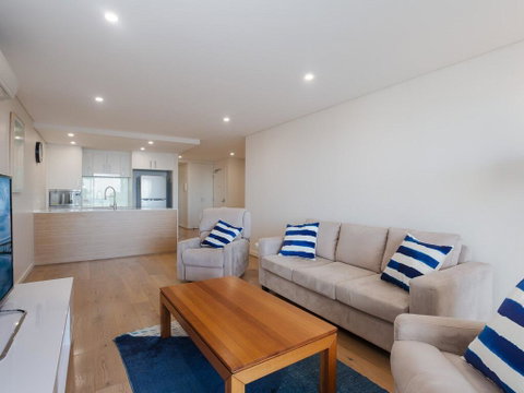 Unit 301 'The Shoal' 6-8 Bullecourt Street - Air Con, Walking To Local Shops & Beach - Accommodation Rockhampton 3