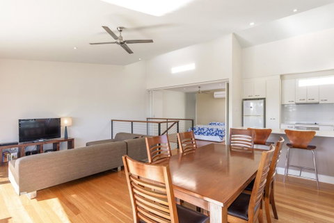 Unit 5 Rainbow Surf - Modern, Double Storey Townhouse With Large Shared Pool, Close To Beach And Shop - Accommodation Rockhampton 0
