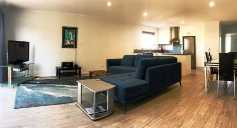 Unit 8 - Boardwalk - Accommodation Rockhampton 3