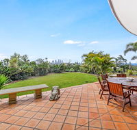 Unrivaled Ocean and City views from Resort Style 3bed with Garden - Accommodation Rockhampton