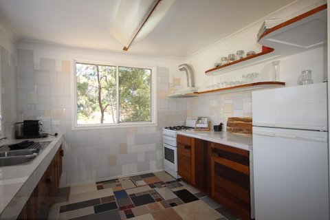 Up-cycle House Blackheath - Accommodation Rockhampton 2