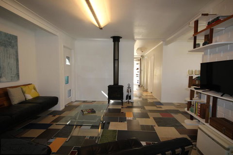 Up-cycle House Blackheath - Accommodation Rockhampton 1