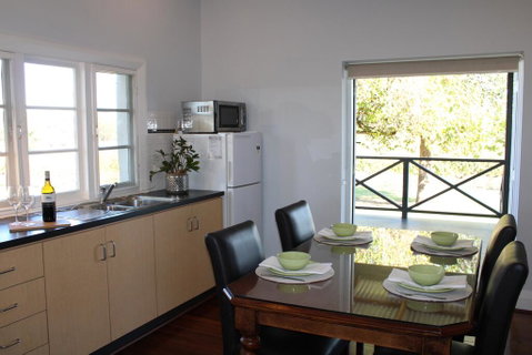 Upper Reach Spa Cottage - Accommodation Rockhampton 3