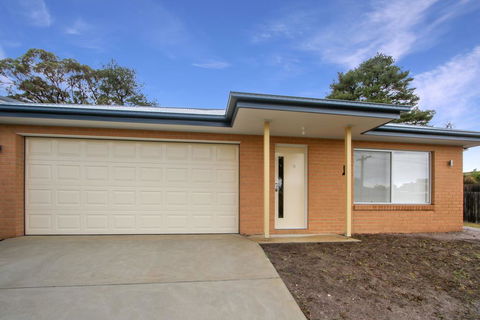 V & V Family Dream Away - Accommodation Rockhampton 0