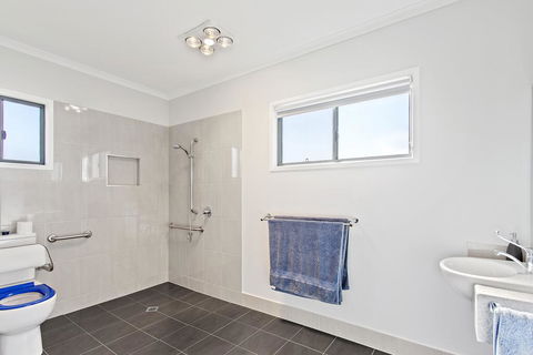 Valley Cabins By The Creek - Accommodation Rockhampton 3