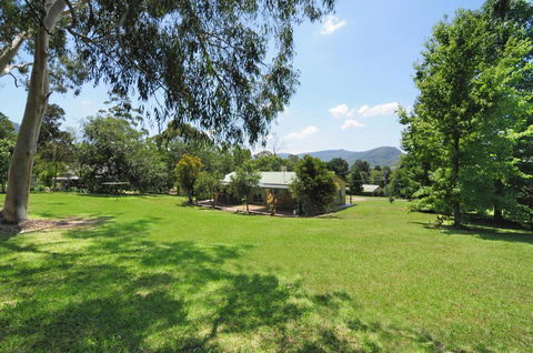 Valley Haven - 3 Bedrooms Close To The Village! - Accommodation Rockhampton 0