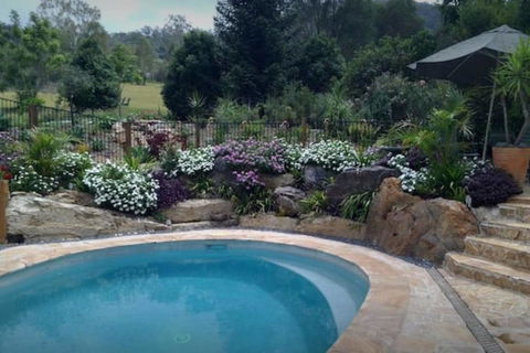 Valley View Cottages - Accommodation Rockhampton 2