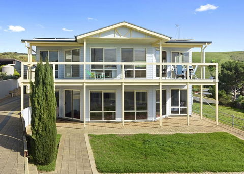 VALLEY VIEWS - 10 Valley Heights Drive - Accommodation Rockhampton 2