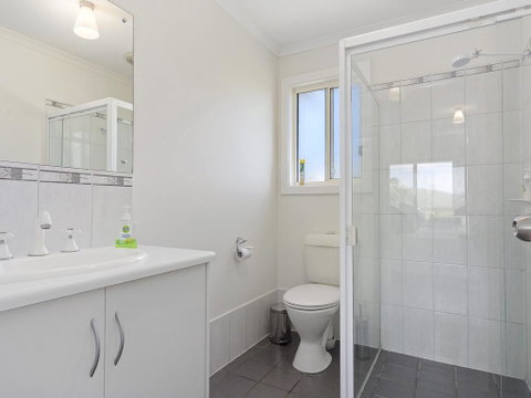 VALLEY VIEWS - 10 Valley Heights Drive - Accommodation Rockhampton 0