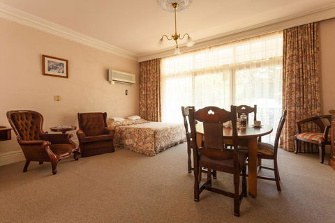 Victoria House Motor Inn - Accommodation Rockhampton 0