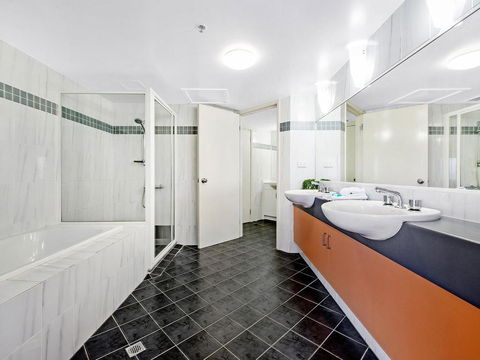 Victoria Square Apartments In The Heart Of Broadbe - Accommodation Rockhampton 3