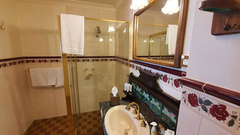 Victoria House Motor Inn - Accommodation Rockhampton 1