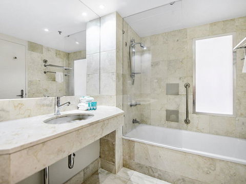 View - In Heart Of Surfers Paradise - Accommodation Rockhampton 2