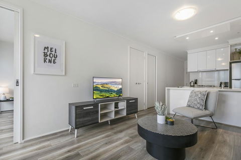 Views And Hotel-style Extras In A Great Location - Accommodation Rockhampton 1