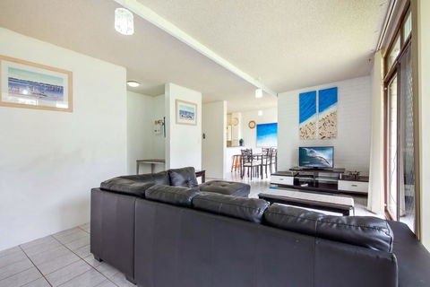 Villa Ellisa, Unit 1/10 Columbia Close - Accommodation Rockhampton 0