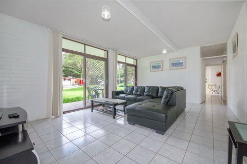 Villa Ellisa, Unit 1/10 Columbia Close - Accommodation Rockhampton 2