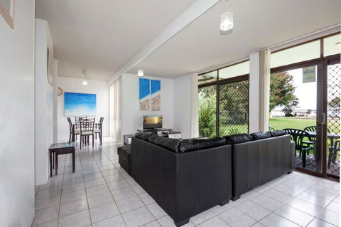 Villa Ellisa, Unit 1/10 Columbia Close - Accommodation Rockhampton 1